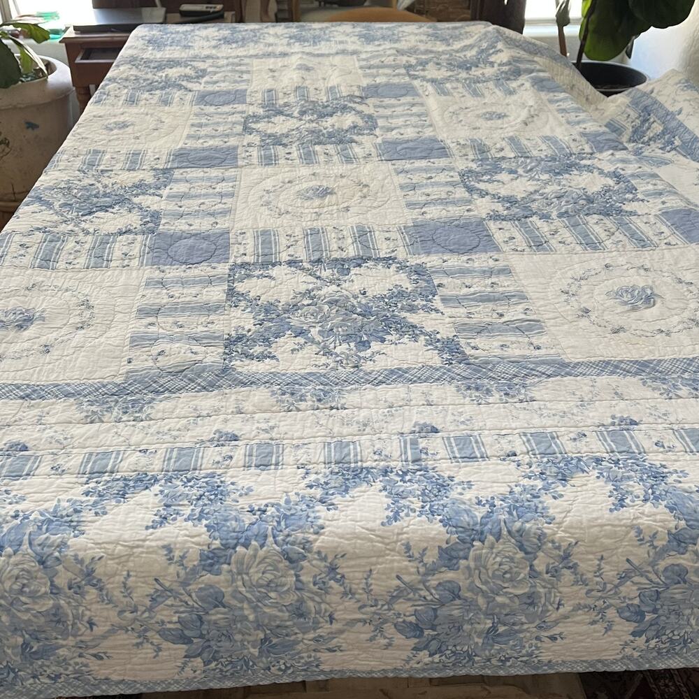 Hand Quilted Vintage Blue Floral Cotton Quilt Bedspread 96"x90" - Picture 15 of 16
